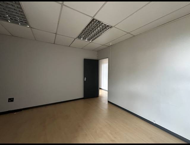 129.40M² OFFICE TO LET IN HIGHVELD